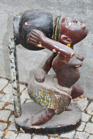 Ashanti-Figur, Frau mit Kind und Wasser / Ashanti figurine, Woman with child and water